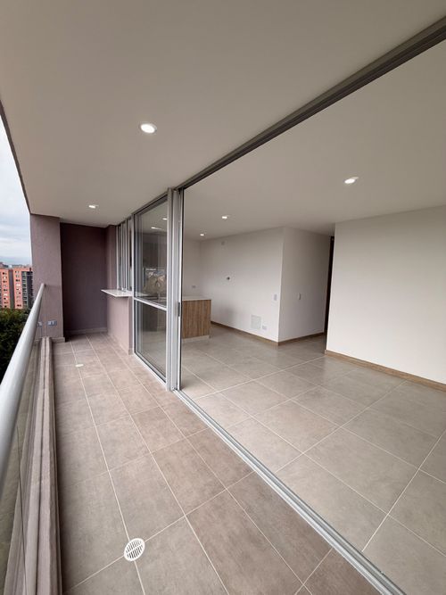 Apartamento de 3 alcobas en venta en Centro, Rionegro, 78 m² · foto 3 de 14