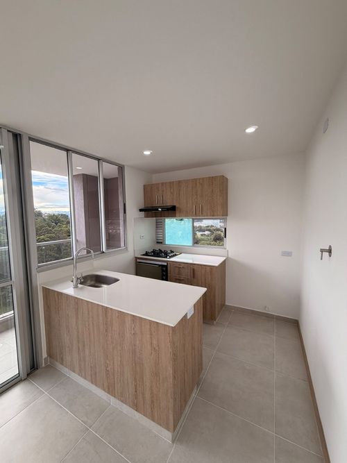Apartamento de 3 alcobas en venta en Centro, Rionegro, 78 m² · foto 5 de 14