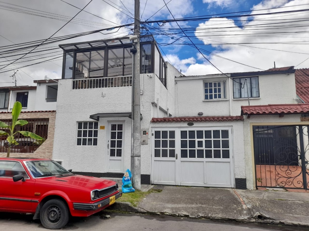 Casa en venta en Engativá, Bogotá · foto 2 de 19