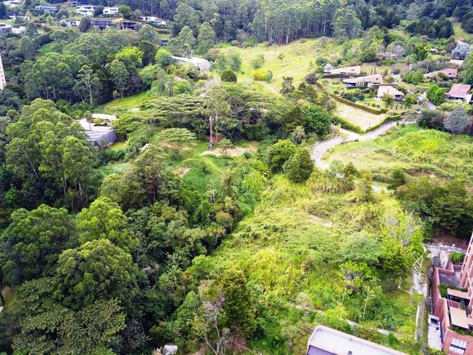 Lote en arriendo en El Tesoro, Medellín, 1923 m² · foto 2 de 21