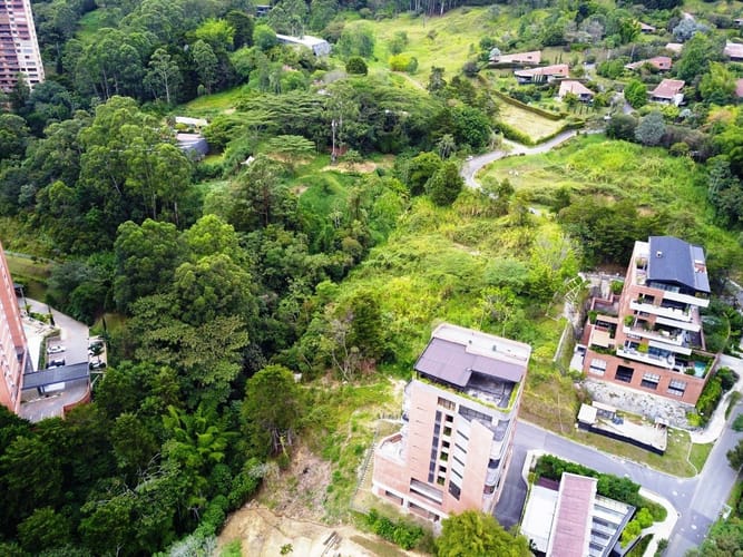 Lote en arriendo en El Tesoro, Medellín, 1923 m² · foto 3 de 21