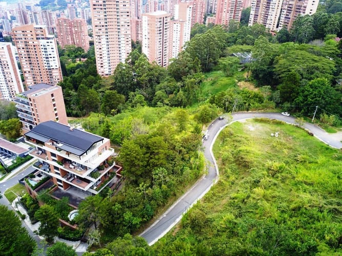 Lote en arriendo en El Tesoro, Medellín, 1923 m² · foto 11 de 21