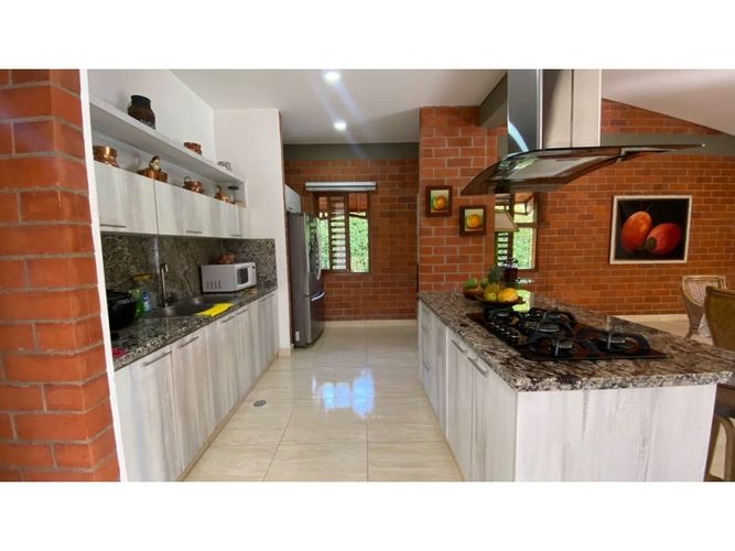 Casa de 3 alcobas en venta en Alfaguara, Jamundí, 722 m² · foto 2 de 24