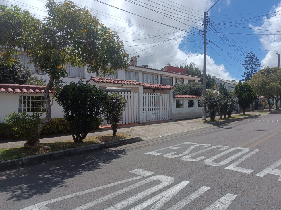 Casa en venta en Pontevedra, Bogotá · foto 2 de 20