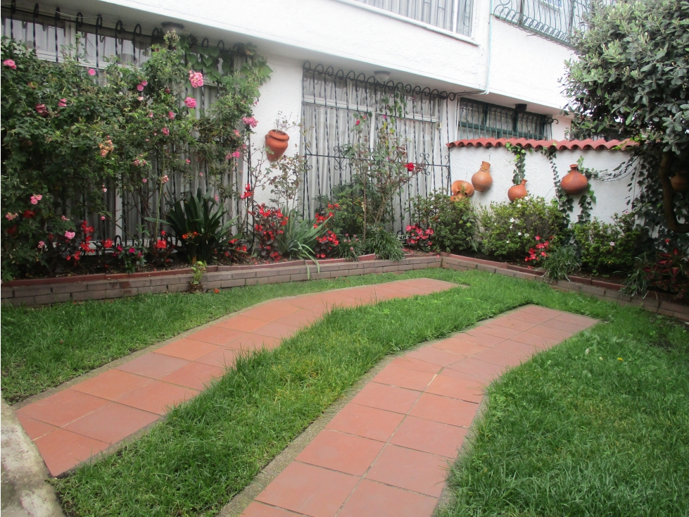 Casa en venta en Pontevedra, Bogotá · foto 3 de 20