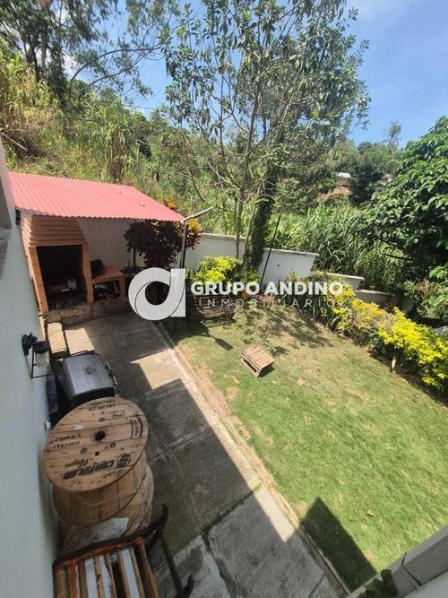 Casa de 4 alcobas en venta en Ruitoque, Floridablanca, 1200 m² · foto 2 de 20