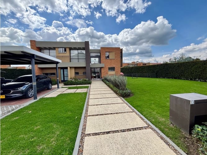 Casa de 3 alcobas en venta en Quisquiza, La Calera, 285 m² · foto 2 de 24