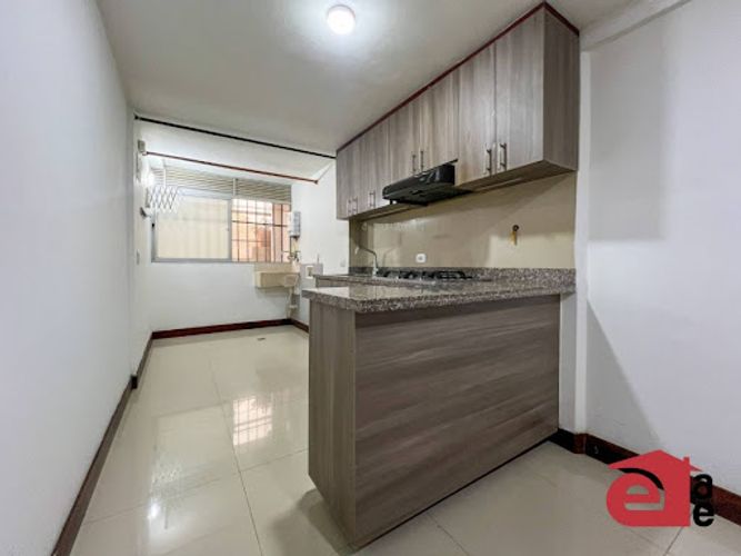 Apartamento de 2 alcobas en arriendo en Los Naranjos, Medellín, 55 m² · foto 2 de 10