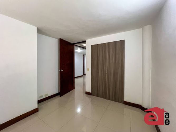Apartamento de 2 alcobas en arriendo en Los Naranjos, Medellín, 55 m² · foto 5 de 10