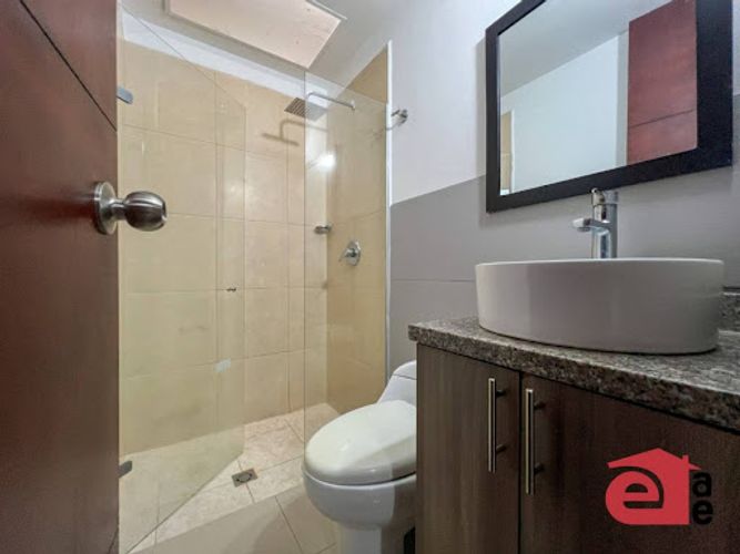 Apartamento de 2 alcobas en arriendo en Los Naranjos, Medellín, 55 m² · foto 8 de 10