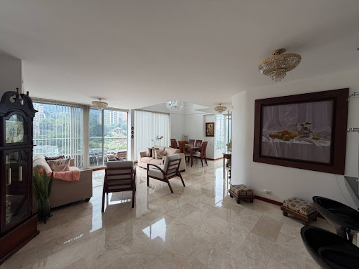 Apartamento en arriendo en Los Balsos, Medellín · foto 2 de 22