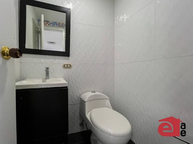 Oficina en arriendo en Villa Carlota, Medellín, 123 m² · foto 9 de 12