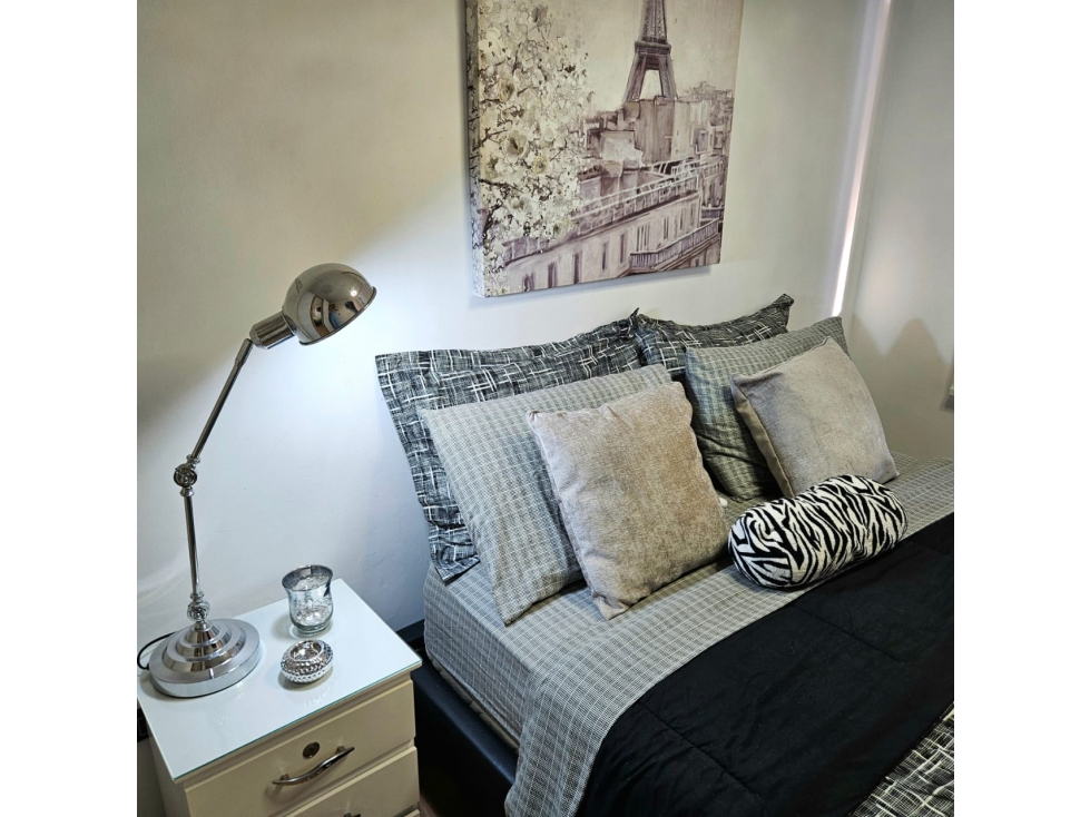 Apartamento en venta en Los Naranjos, Medellín · foto 5 de 17