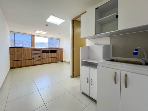 Oficina en arriendo en Estadio, Medellín, 75 m² · foto 3 de 10