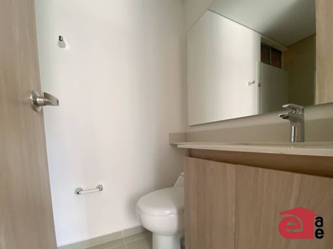 Apartamento en arriendo en Loma De San Jose, Sabaneta · foto 9 de 14