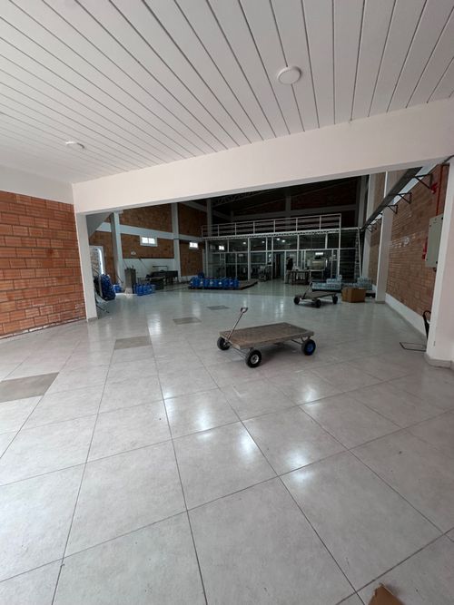 Planta procesadora y embotelladora en funcionamiento en Luque - foto 5