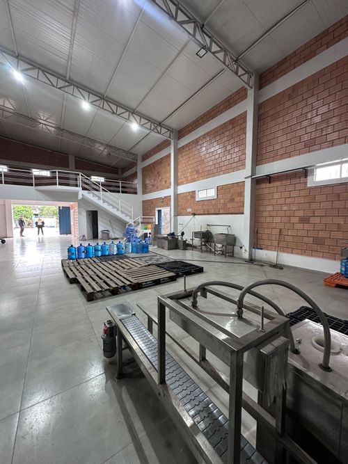 Planta procesadora y embotelladora en funcionamiento en Luque - foto 1