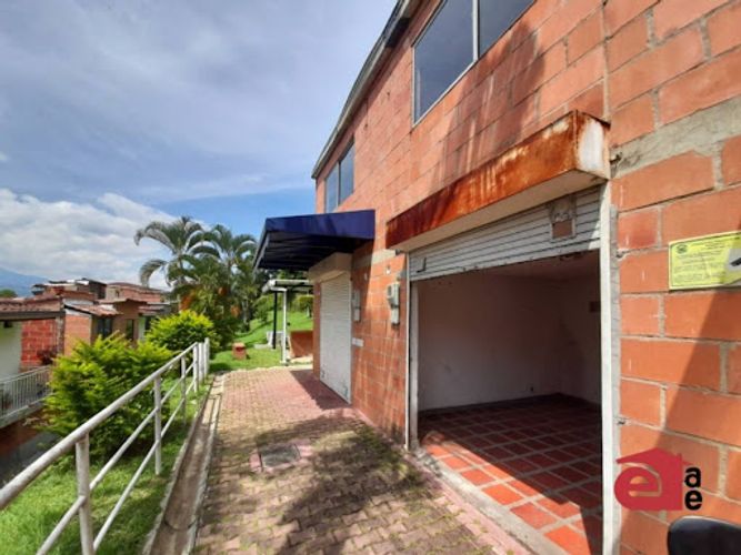 Local en arriendo en Cabecera San Antonio De Prado, Medellín, 18 m² · foto 3 de 5