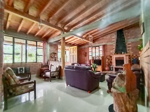 Finca en venta en Santa Elena, Medellín, 366 m² · foto 2 de 24