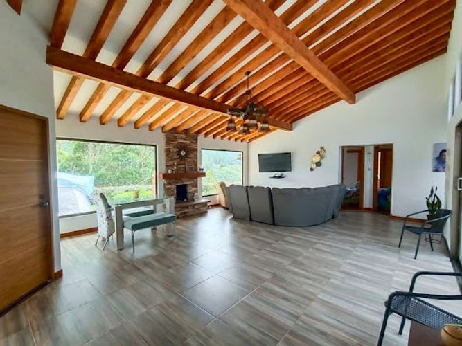 Finca en venta en El Retiro, 6724 m² · foto 2 de 19