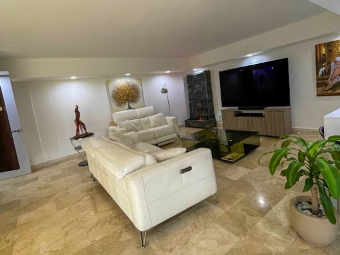 Casa de 3 alcobas en venta en Loma De Las Brujas, Envigado, 300 m² · foto 2 de 24