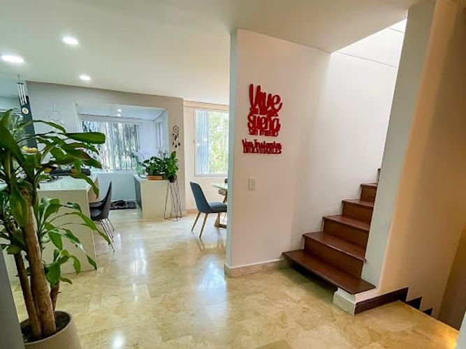 Casa de 3 alcobas en venta en Loma De Las Brujas, Envigado, 300 m² · foto 3 de 24