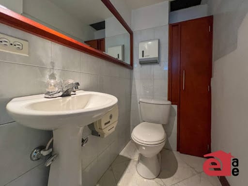 Oficina en arriendo en Villa Carlota, Medellín, 61 m² · foto 7 de 9