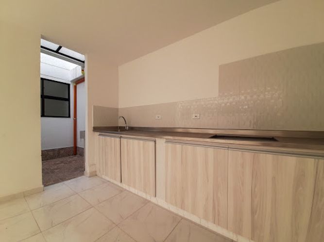 Casa de 7 alcobas en venta en Las Antillas, Envigado, 400 m² · foto 3 de 24