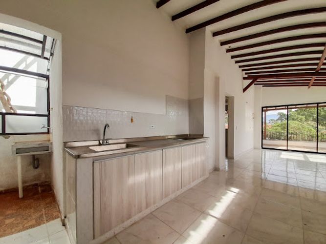 Casa de 7 alcobas en venta en Las Antillas, Envigado, 400 m² · foto 4 de 24