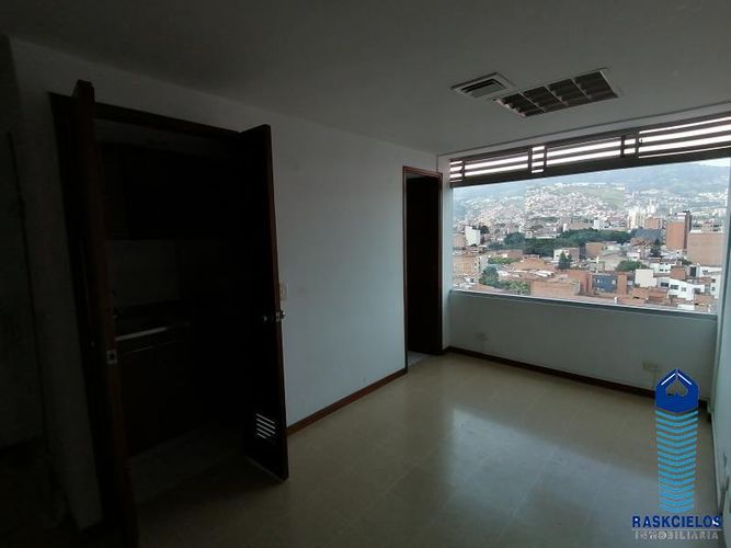 Oficina en arriendo en Laureles, Medellín, 34 m² · foto 4 de 8