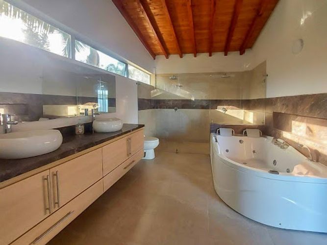 Casa de 4 alcobas en arriendo en Llano Grande, Rionegro, 1550 m² · foto 18 de 24