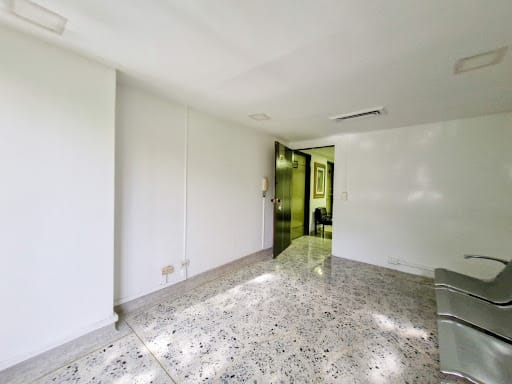 Oficina en arriendo en Villa Carlota, Medellín, 14 m² · foto 2 de 3