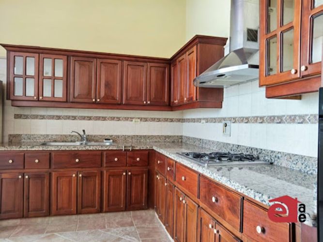 Casa de 5 alcobas en arriendo en Los Naranjos, Envigado, 400 m² · foto 4 de 21