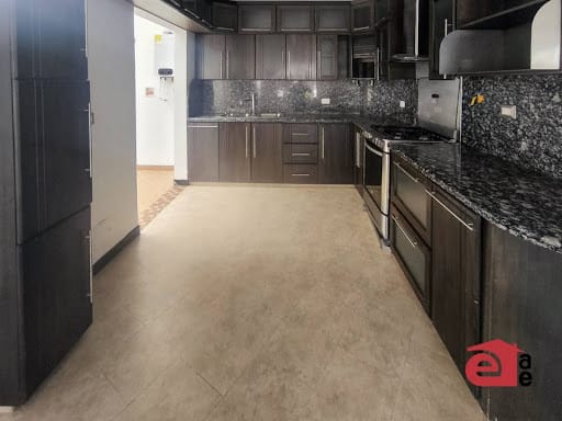 Casa de 6 alcobas en venta en La Doctora, Sabaneta, 340 m² · foto 4 de 22
