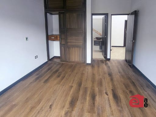 Casa de 6 alcobas en venta en La Doctora, Sabaneta, 340 m² · foto 7 de 22