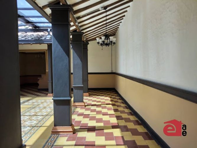 Casa de 5 alcobas en arriendo en Los Naranjos, Envigado, 400 m² · foto 8 de 21