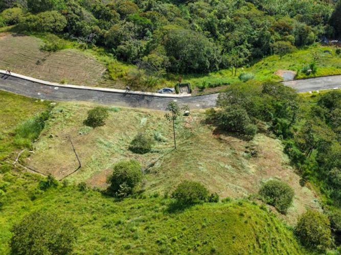 Lote en venta en Loma Del Escobero, Envigado, 2249 m² · foto 2 de 5