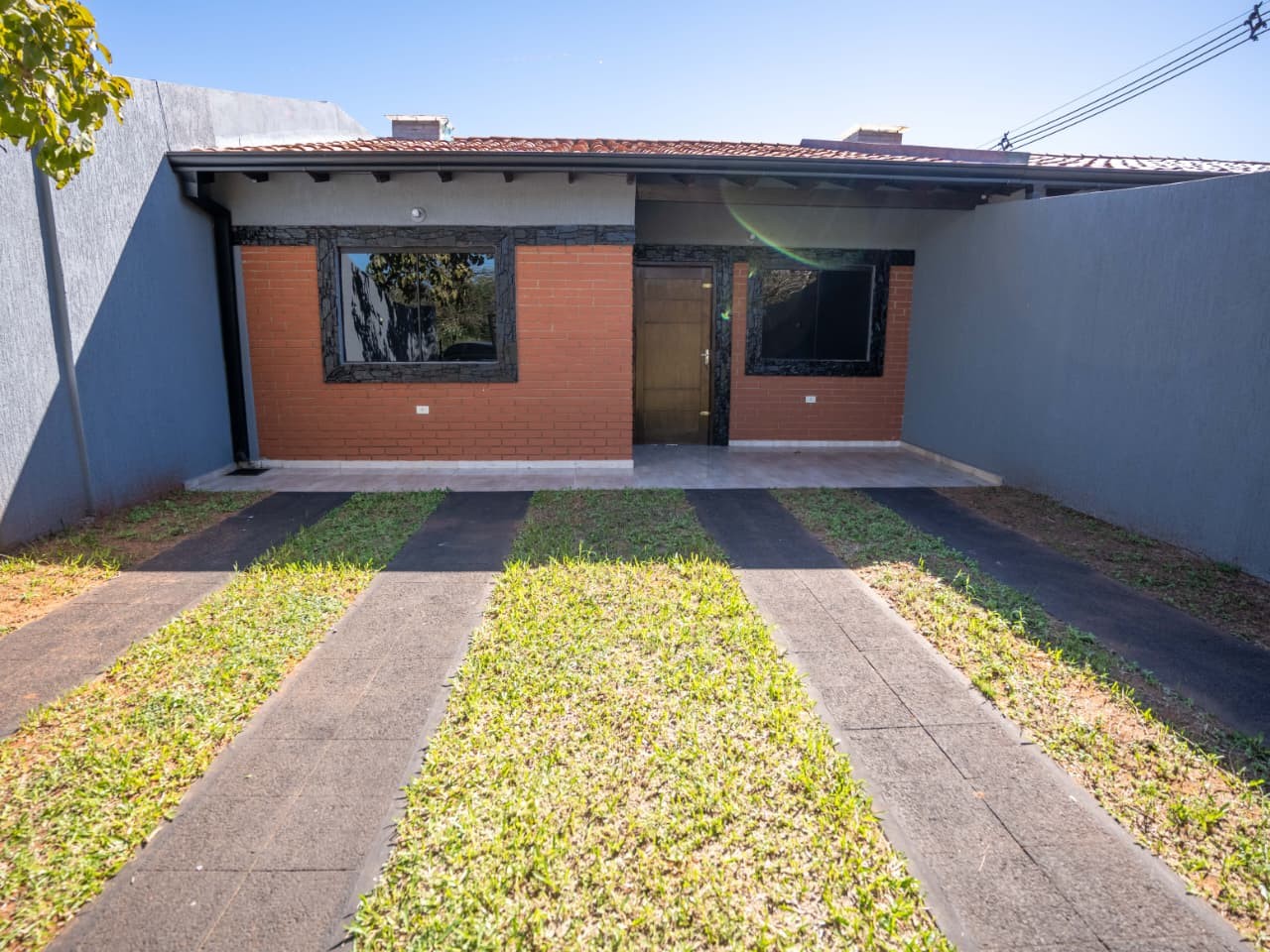 ¡Exclusiva Oportunidad! Tu Hogar Soñado en Ñemby, Barrio Rincón: Confort y Estilo a Tu Alcance. - foto 1