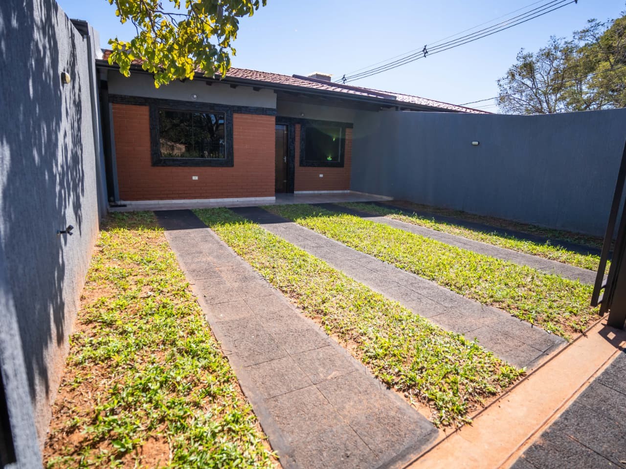 ¡Exclusiva Oportunidad! Tu Hogar Soñado en Ñemby, Barrio Rincón: Confort y Estilo a Tu Alcance. - foto 2
