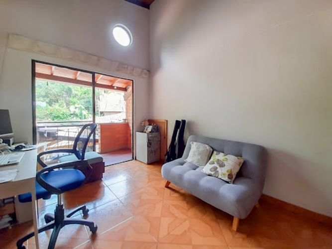 Casa de 5 alcobas en venta en El Dorado, Envigado, 280 m² · foto 6 de 24