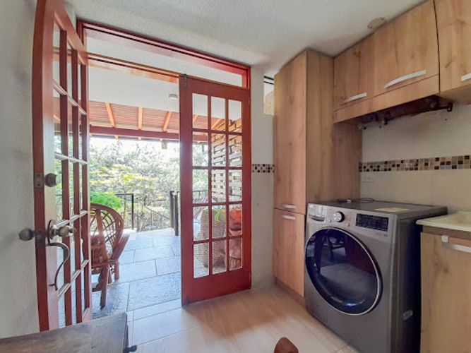 Casa de 5 alcobas en venta en El Dorado, Envigado, 280 m² · foto 15 de 24