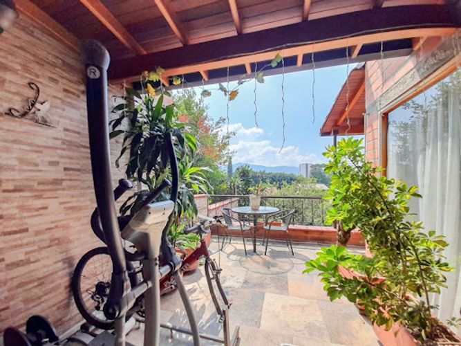 Casa de 5 alcobas en venta en El Dorado, Envigado, 280 m² · foto 16 de 24
