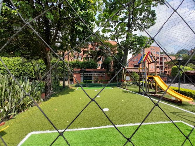 Casa de 5 alcobas en venta en El Dorado, Envigado, 280 m² · foto 23 de 24