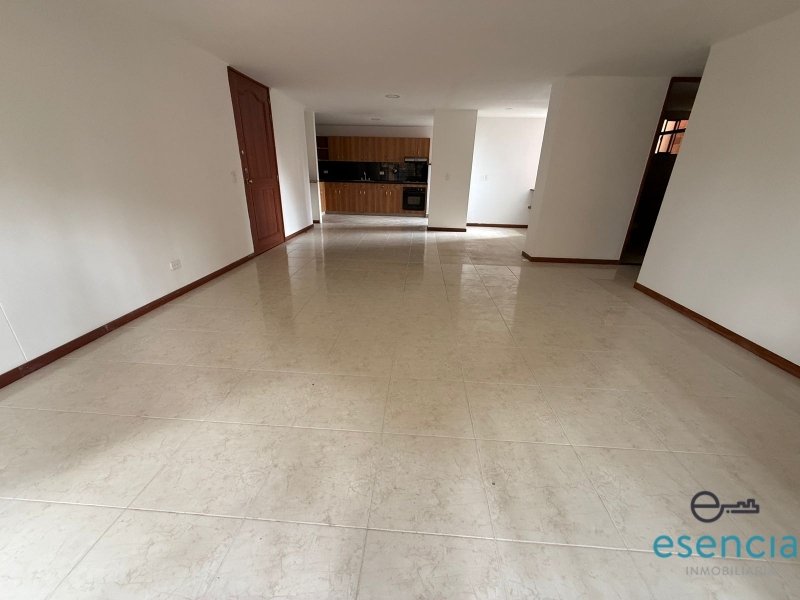 Apartamento en arriendo en Los Balsos, Medellín · foto 2 de 13