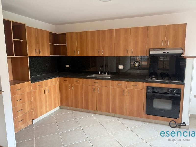 Apartamento en arriendo en Los Balsos, Medellín · foto 3 de 13