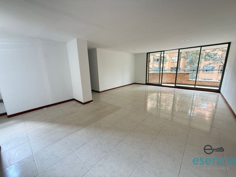 Apartamento en arriendo en Los Balsos, Medellín · foto 5 de 13