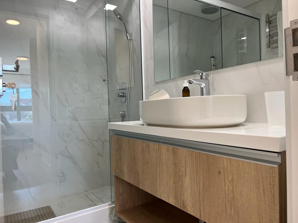 Alquiler moderno apartamento 2 dormitorios y garage a mts del mar/amoblado/Malvin. · Foto 10