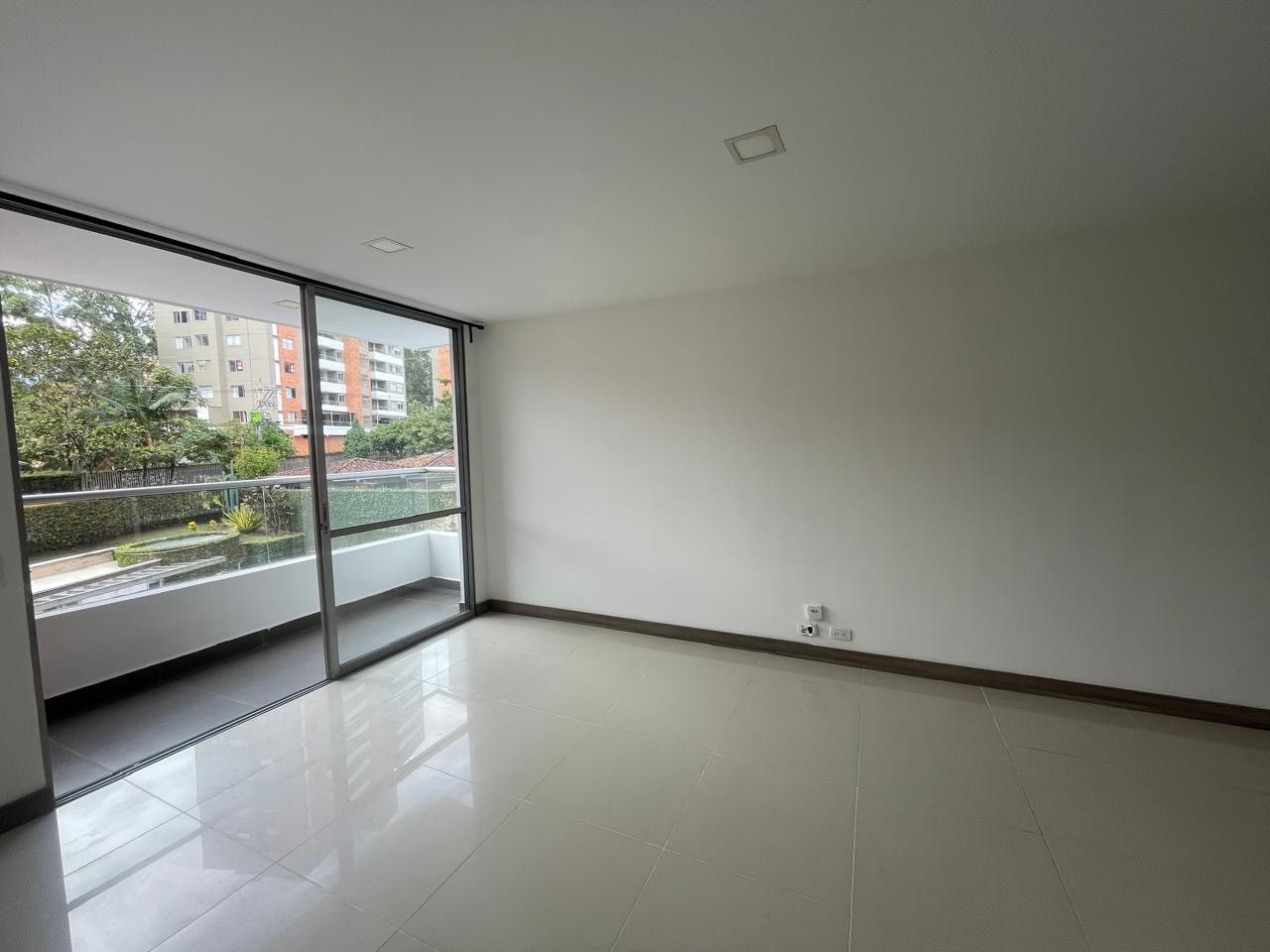 Apartamento en venta en Loma Del Esmeraldal, Envigado · foto 2 de 18
