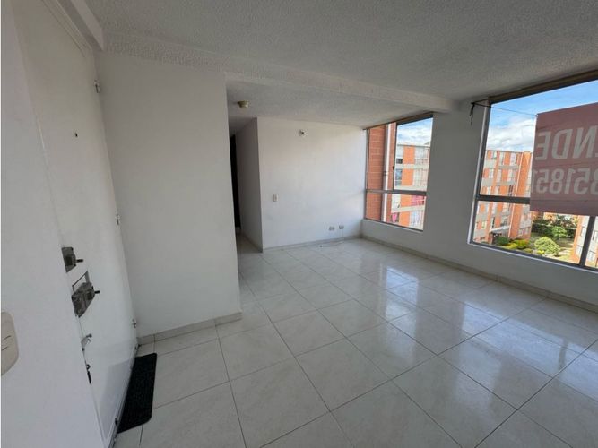 Apartamento de 3 alcobas en venta en Zona Industrial, Soacha, 51 m² · foto 2 de 18