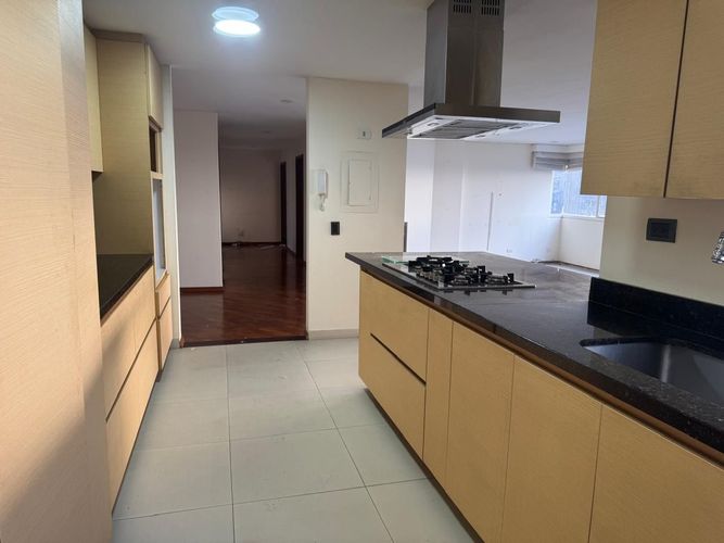Apartamento de 3 alcobas en venta en Bella Vista, Bogotá, 181 m² · foto 16 de 20